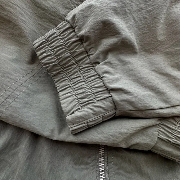 Levi's Women's Plus Size
Green Cinch Waist Hooded Jacket Size 4X - Picture 6 of 12